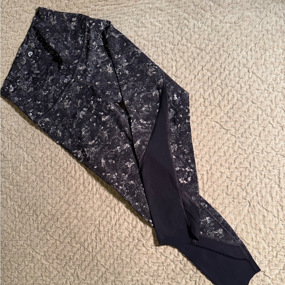 Lululemon wunder under scalloped hem high rise crop 23